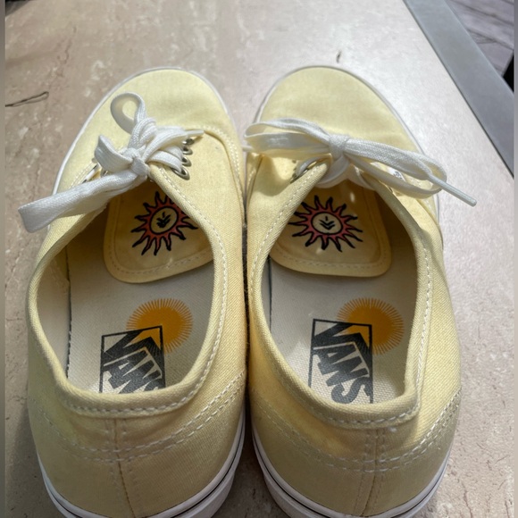 Authentic wide shoe Vans (low top) - Picture 3 of 6